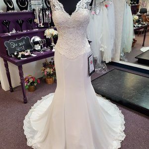 Wedding dress, Emmeline, chiffon, v-neck. Covered buttons full length of…